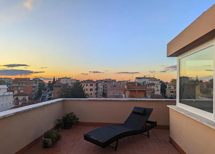Casetta Sole, Superattico con terrazzo vicino San Pietro, NEW